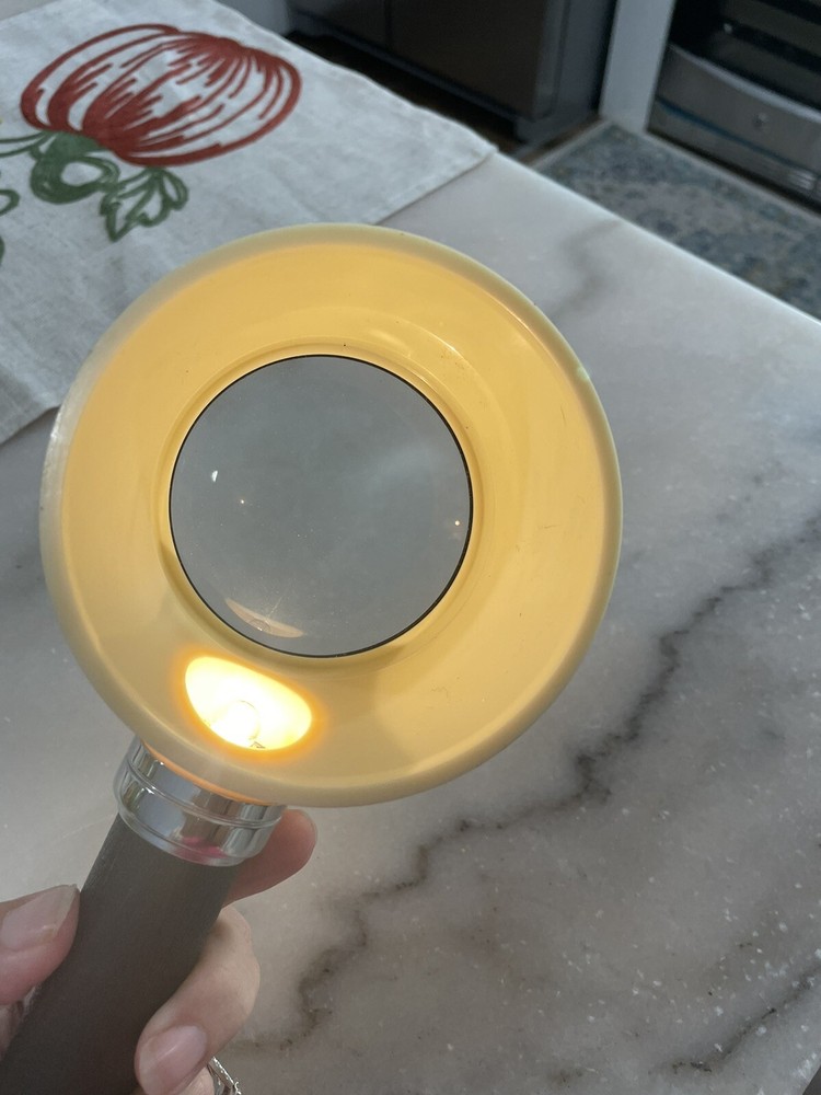 Vintage FLASH MAGNIFIER Lighted Magnifier