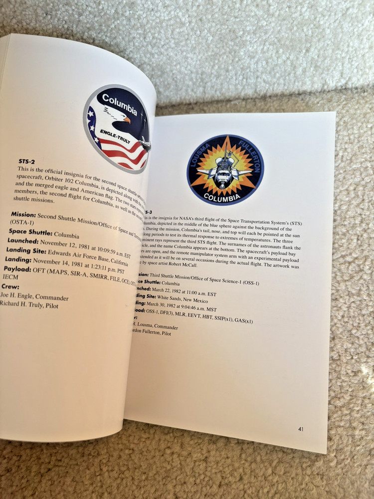 NASA Kennedy Space Center 10 Souvenir Space Emblems Challenger ShuttlePatch Book