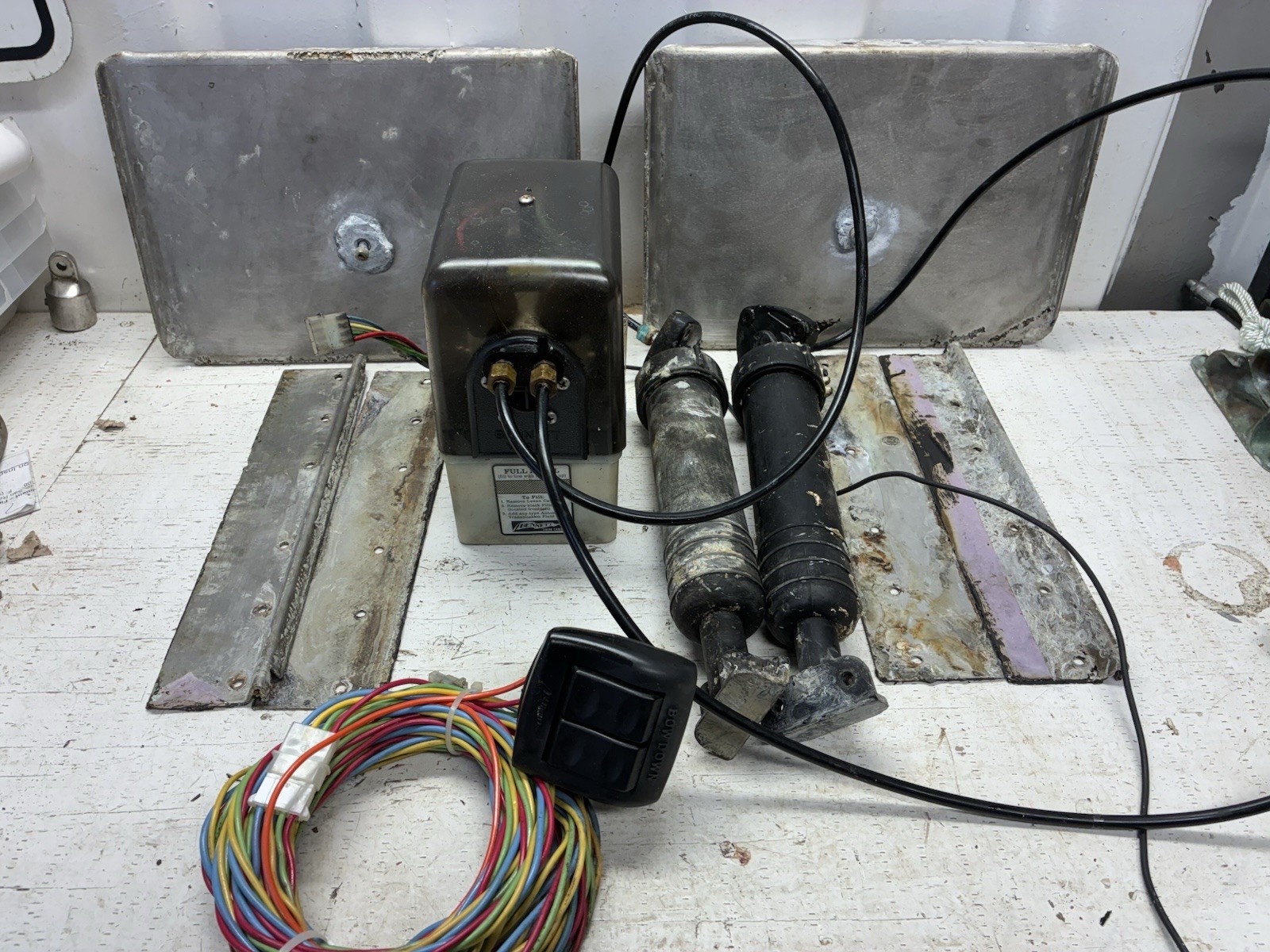 Bennett  V351 12 Volt Hydraulic Trim Tab Pump, Accuators, Lines, Tabs, & Switch