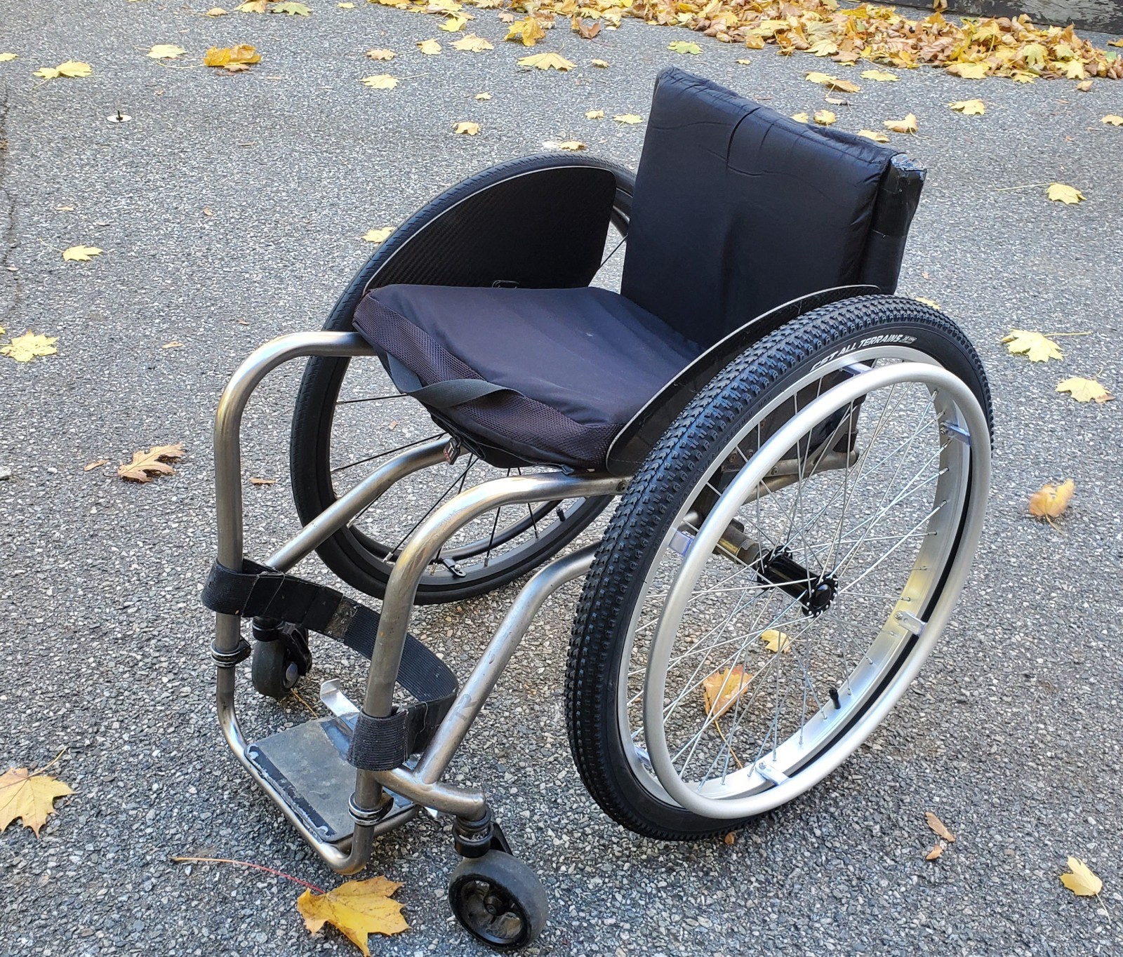 Pair of 24"x1.95" (507) Off-road Wheelchair Wheels with Axles (NEW)