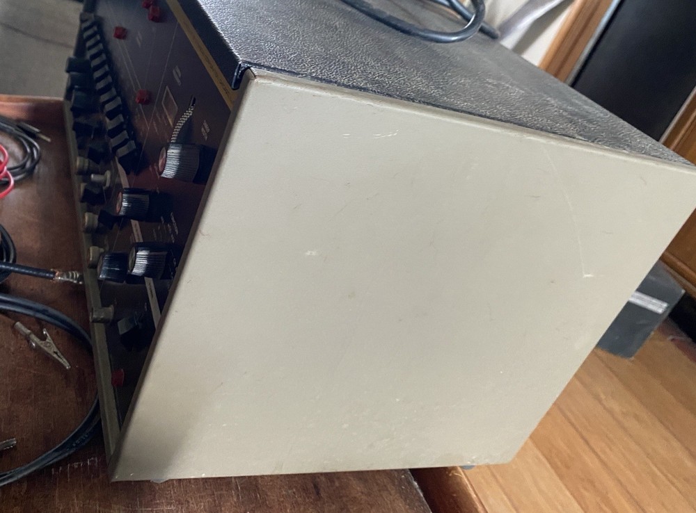 B&K Precision Model 415 Solid State Sweep/Marker Generator With Cords Untested