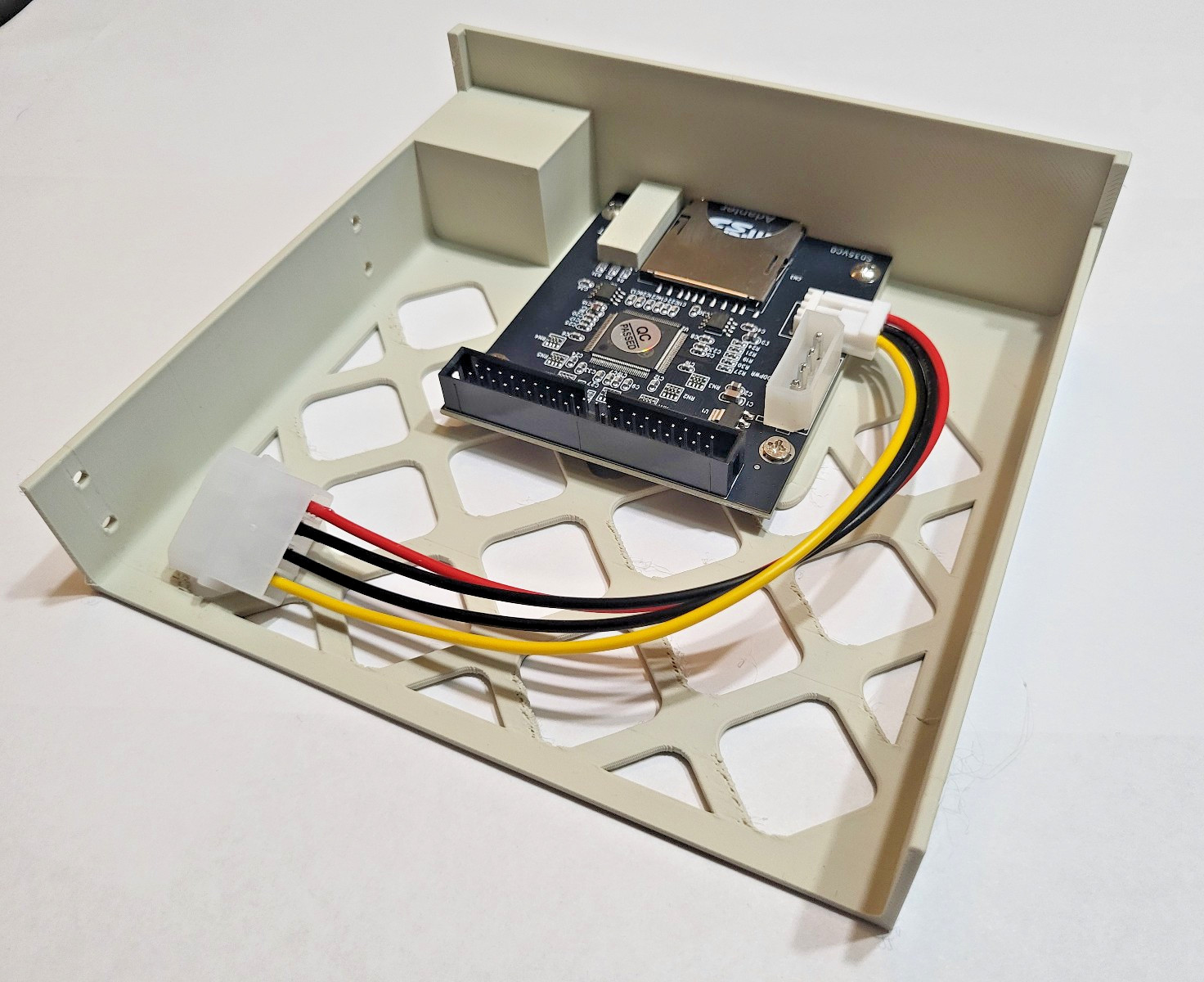 Beige 5.25" SD to IDE adapter with storage and indicator lights