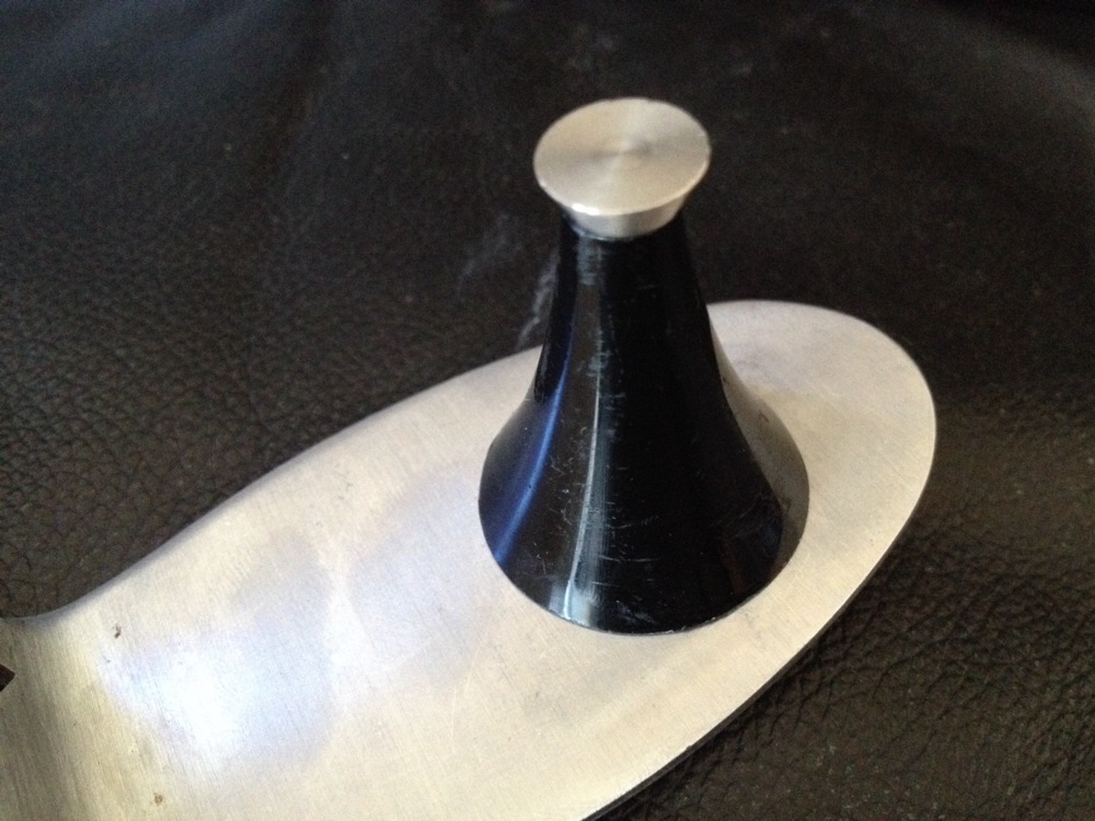 Cake Server Shapped . Sassy!