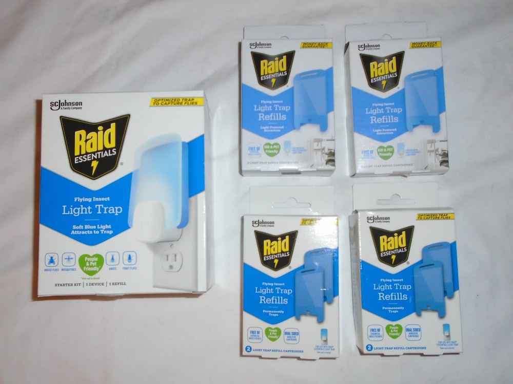 RAID Essentials Flying Insect Light Trap Starter Kit Plus 4 Refill Boxes - NEW