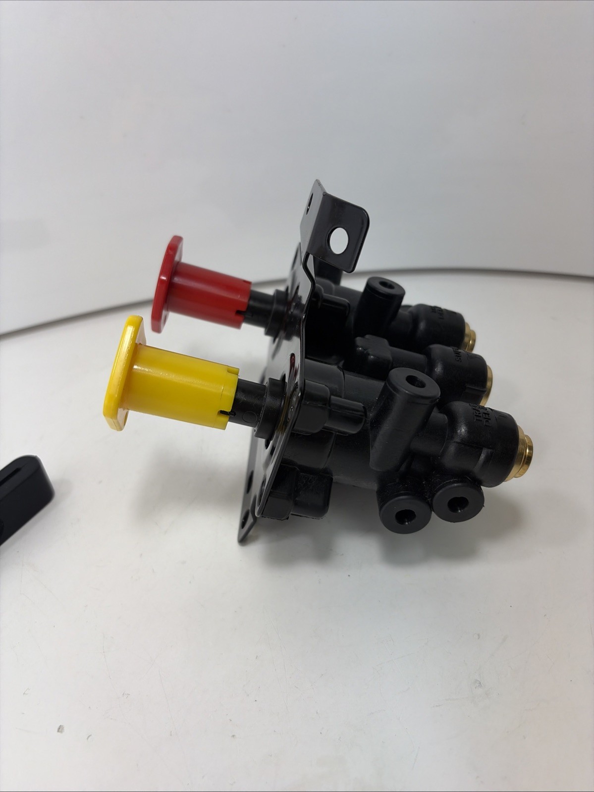 For Volvo VNL Dash Valve Dual Park Brake With 5 Ports 24340522 21315044 K035691