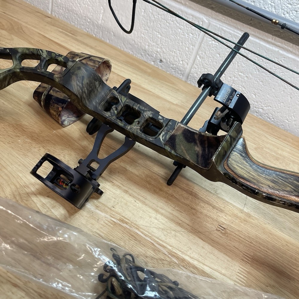 Bowtech Compound Bow 70lb - 28in - READ