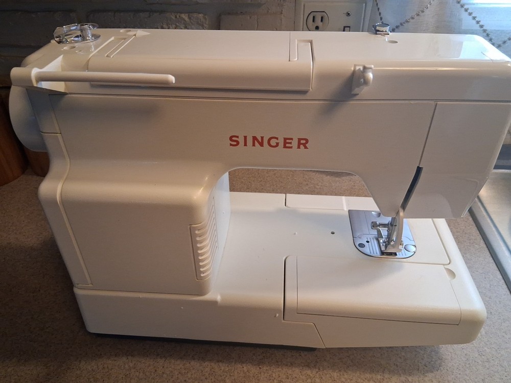 Singer Sewing Machine W/Foot Pedal 5062 Working