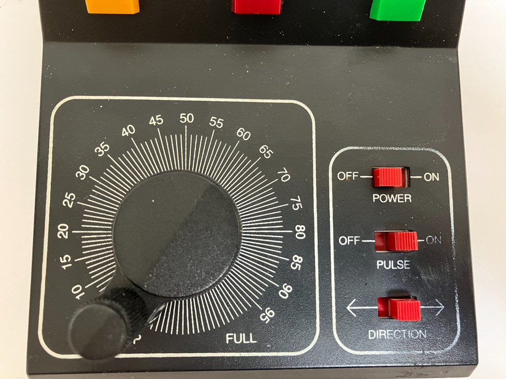 MRC TECH II RAILMASTER 2400 POWER PACK #1 TESTED FINE