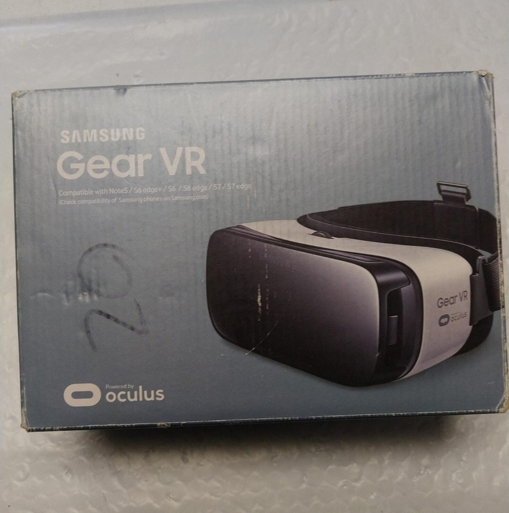 Samsung Gear VR Powered by OCULUS