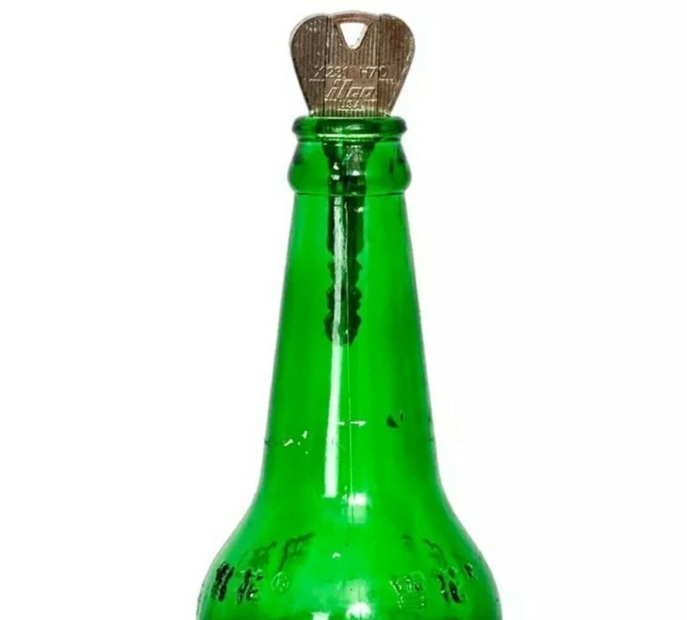Magic Trick "Key In Bottle" Penetration Illusion Easy Tricks T5