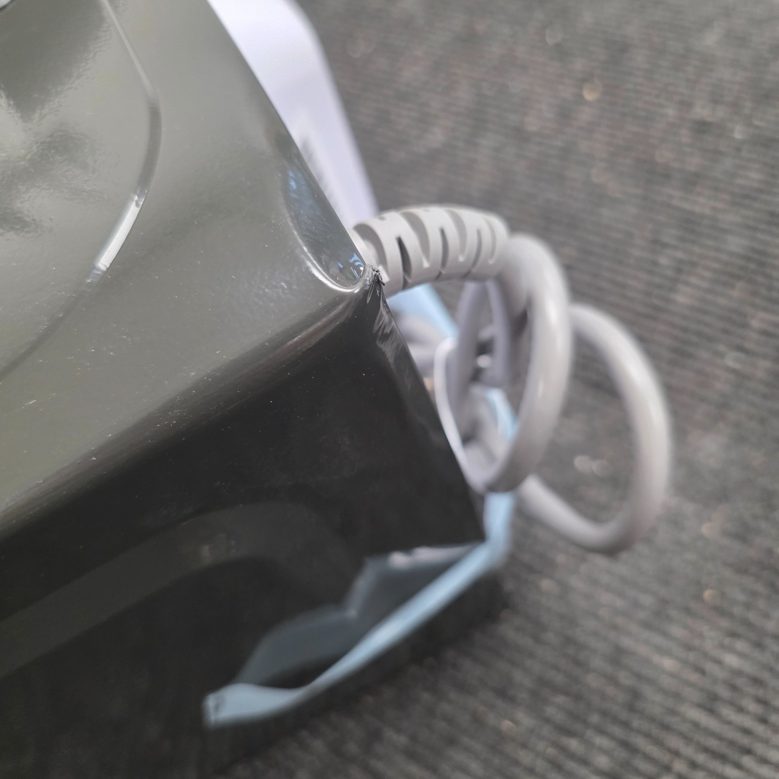 GE 0.7 Cu. Ft. Spacemaker Countertop Microwave Oven | GCHK07N1WSS | Small Dent