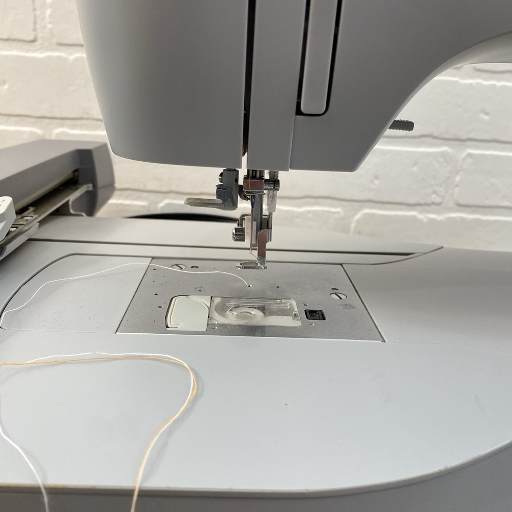 SINGER Superb Embroidery Machine EM200 Type HAS1 NO HOOPS