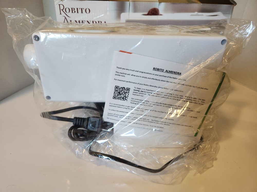 Pelamatic Robito Almendra Electric Nut Cracker Open Box