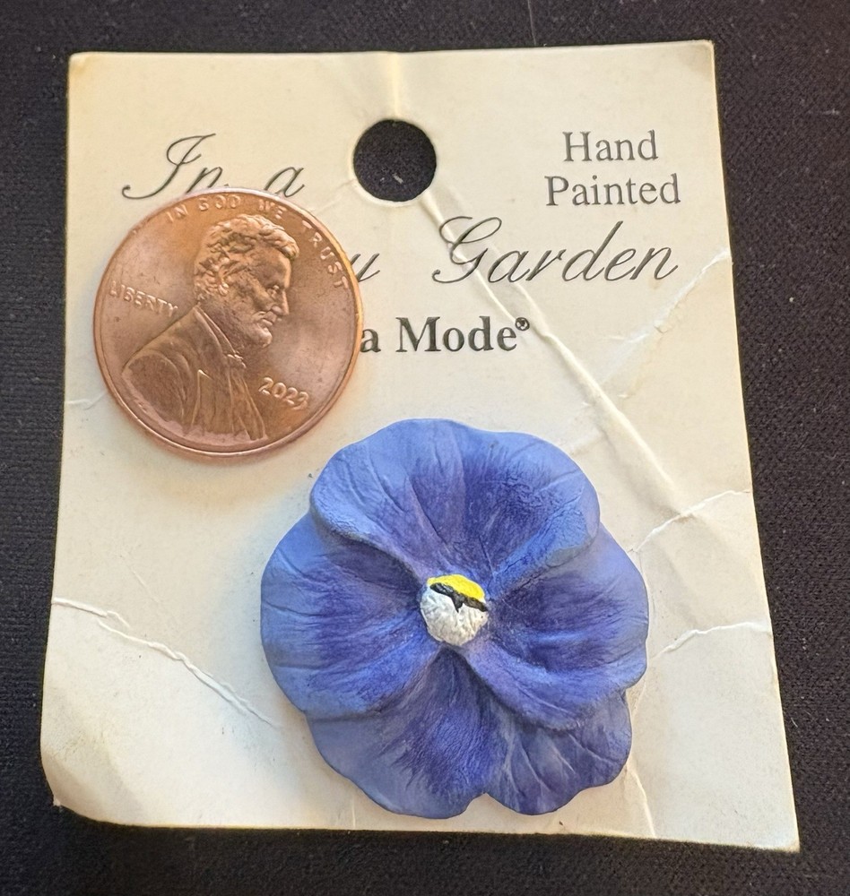 Plastic Button Vintage - FLOWER - New