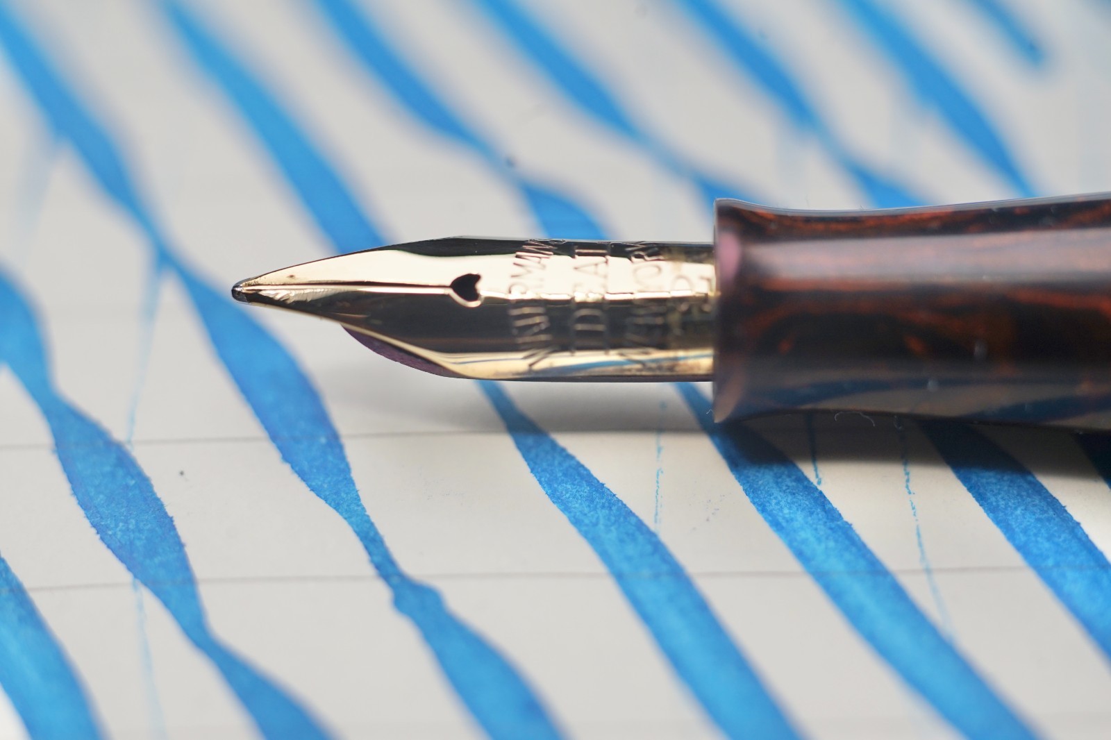 Waterman 52 Red Ripple 14K Gold nib super flex wet noodle (video)