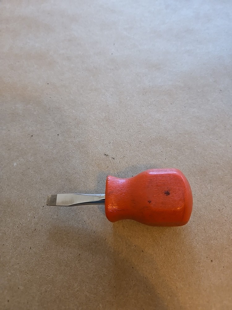 Mac Tools Flat Tip Stubby Screwdriver Red Hard Handle PNR1AR