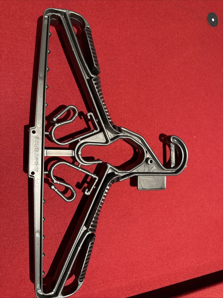 ScubaPro Universal Hanger Black
