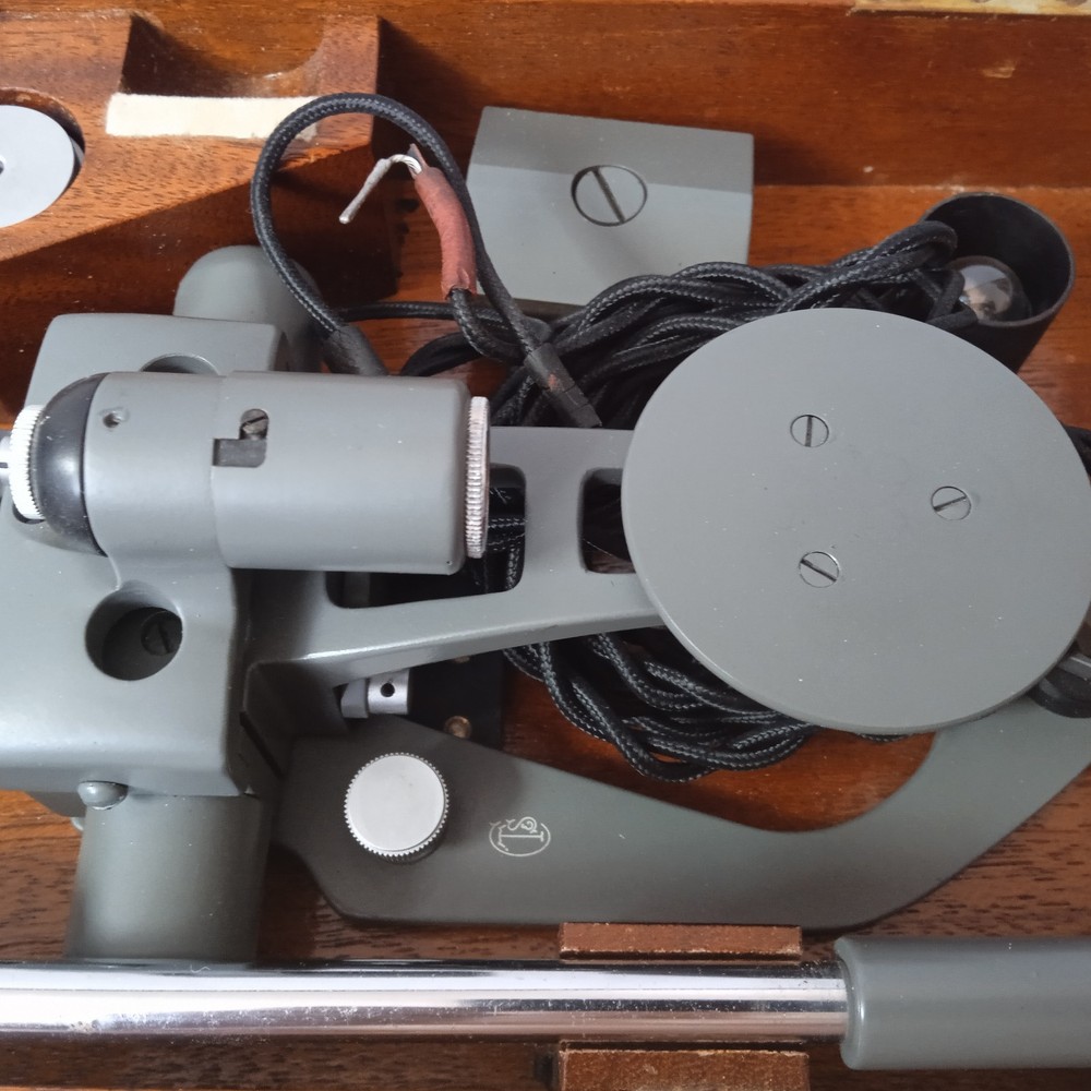 MICRO HARDNESS TESTER MO 6206 VICKERS MO 51315 PROJECTION MICROSCOPE
