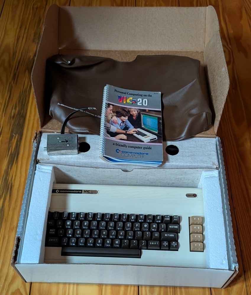 Commodore VIC-20 Computer In Box, Powercords, Manual, Dustcover, & All Inserts