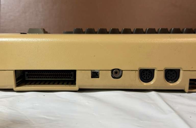 Vintage Commodore 64 Home Computer – Classic 8-Bit Retro Gaming System