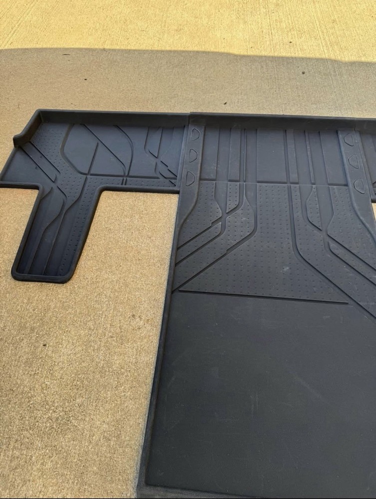 Third -Row Weather Floor Liner ￼