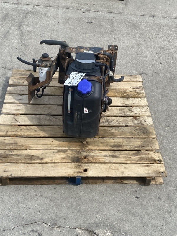2016 Isuzu NRR DEF Tank (657-11069)