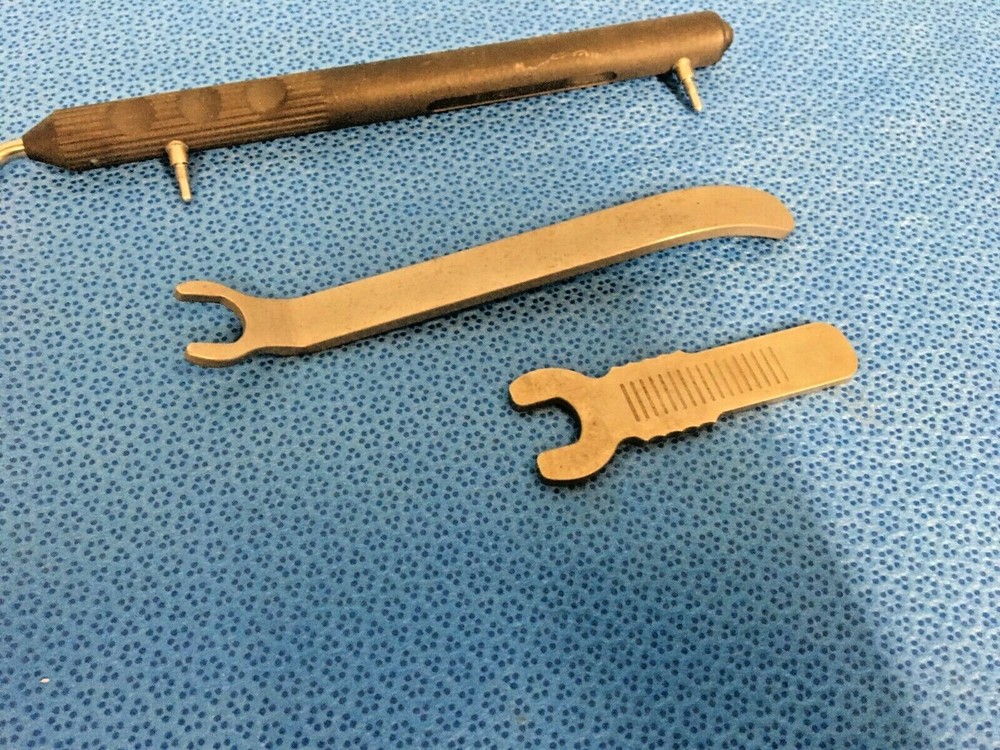 Brainlab 41780D Pointer and two wrenches.