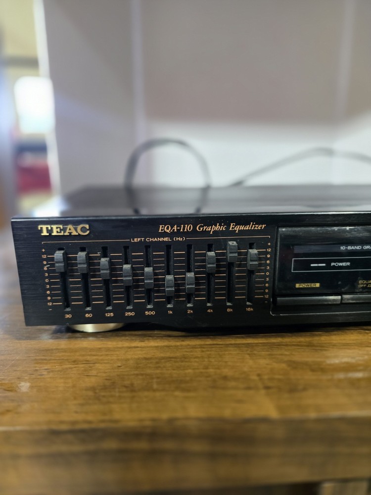 TEAC EQA-110 Stereo Graphic Equalizer Works Missing one slider cover