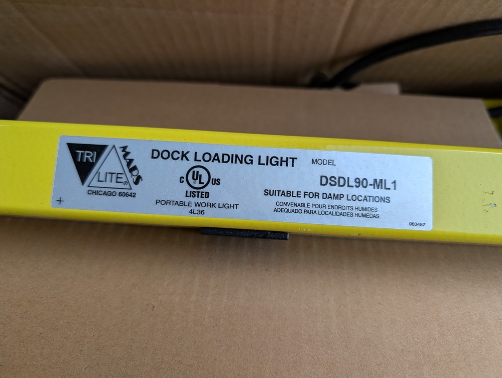 TRI Light DSDL90-ML1 Dock Loading Light 90" LED