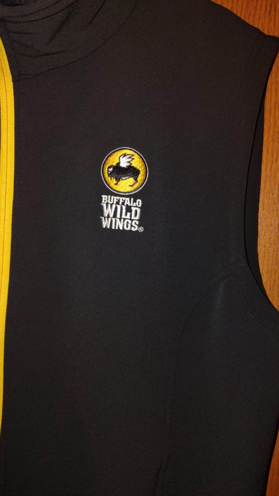 RARE NICE Employee Worn Adult M Buffalo Wild Wings Worker Vest Logo Black 🦬🍗🦬
