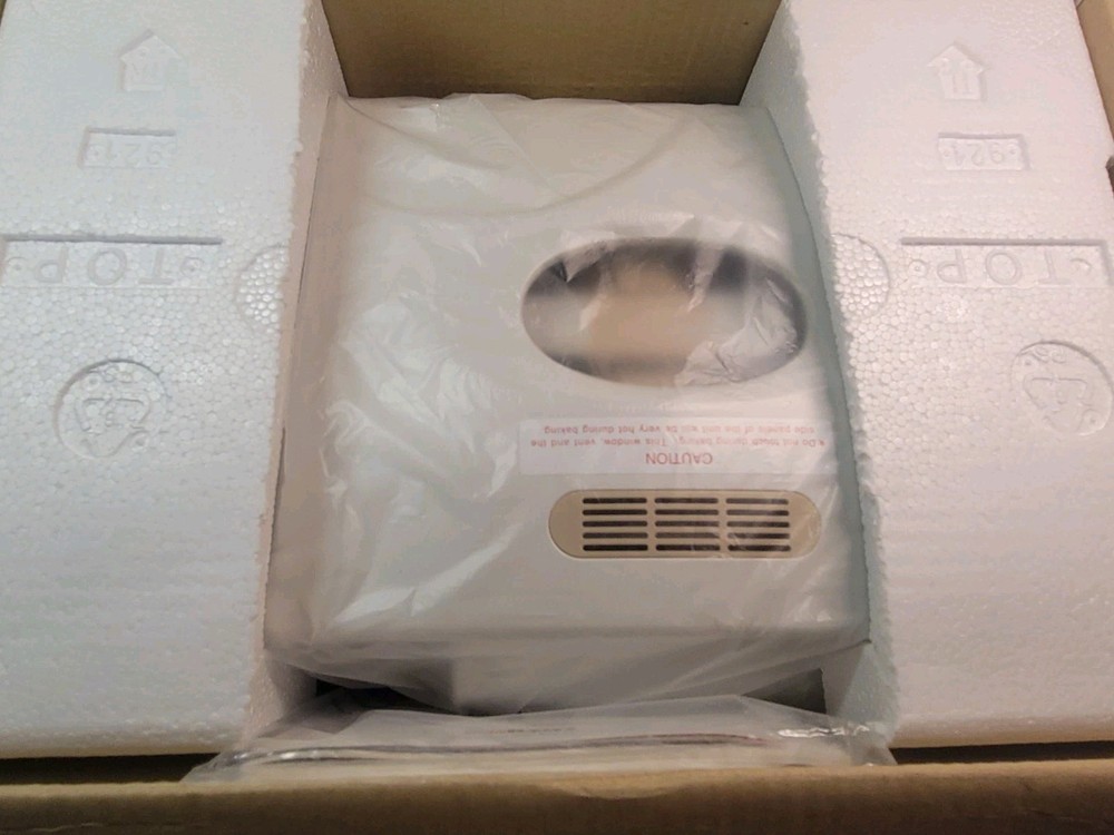 Breadman PLus TR800 Automatic Breadmaker Bread Machine