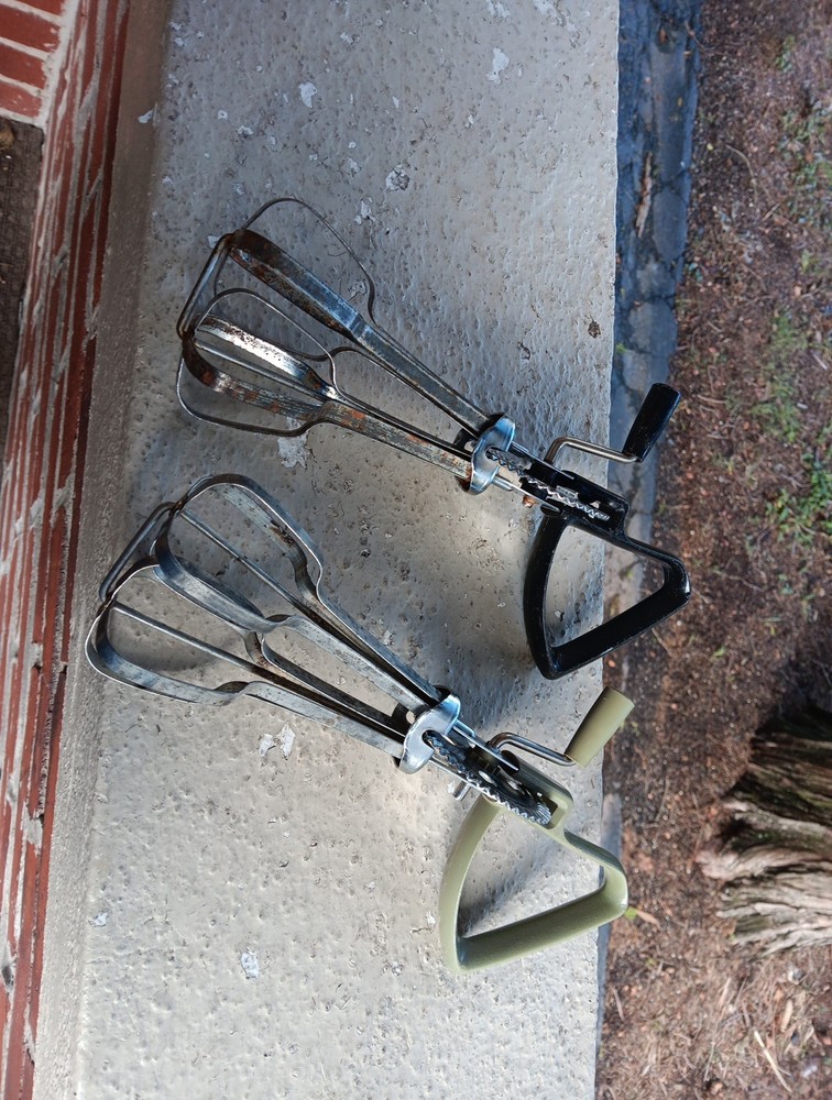 2 VINTAGE EGG BEATERS HAND HELD CRANK MIXER OFFSET HANDLE PRIMITIVE KITCHEN