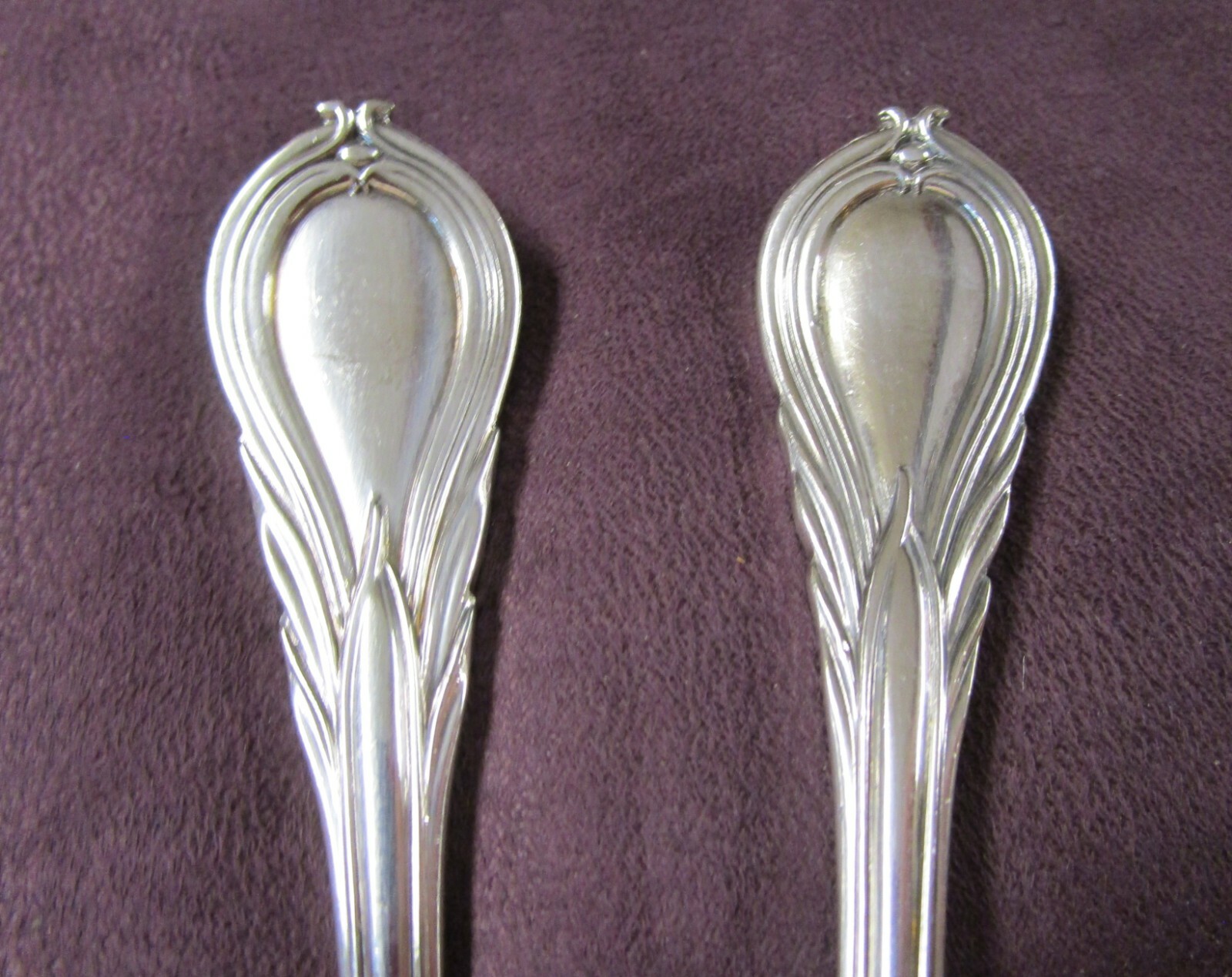 LILLY Antique English Silverplate 12 Dessert or Oval Soup Spoons