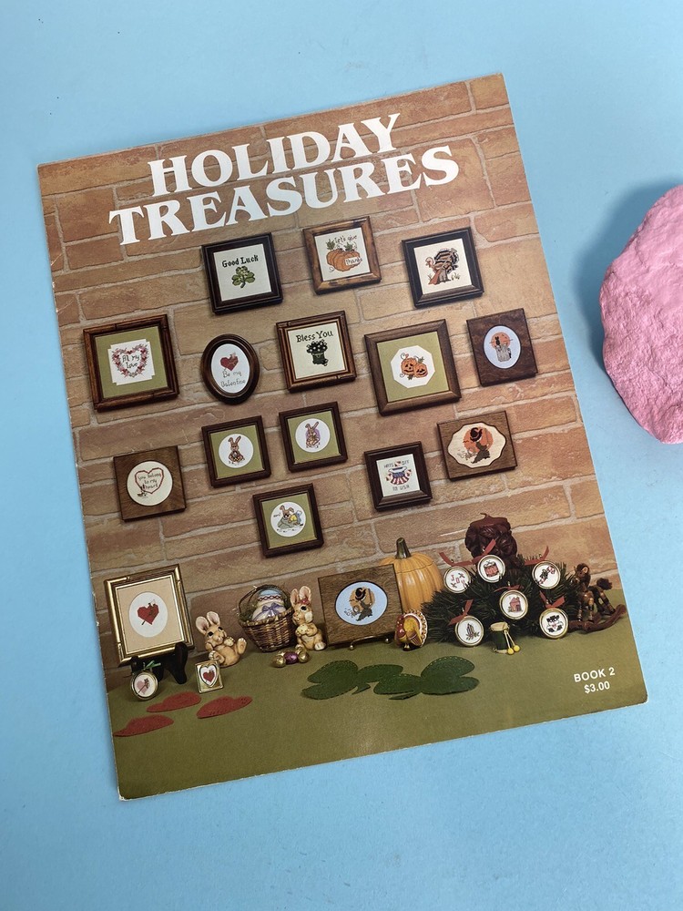 1982 COUNTED CROSS STITCH PATTERN HOLIDAY TREASURES #2