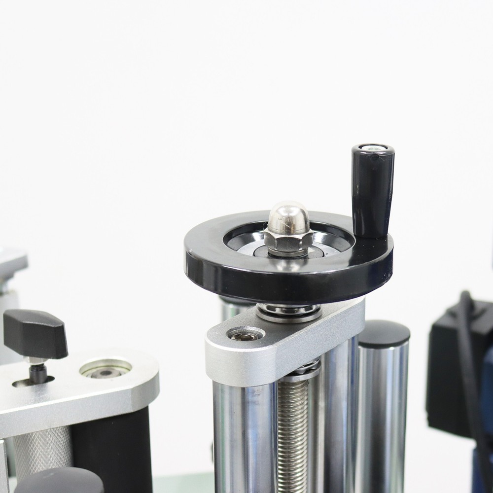 Auto Conveyor Table Round Bottle High Speed Coding & Labeling Machine Labeller