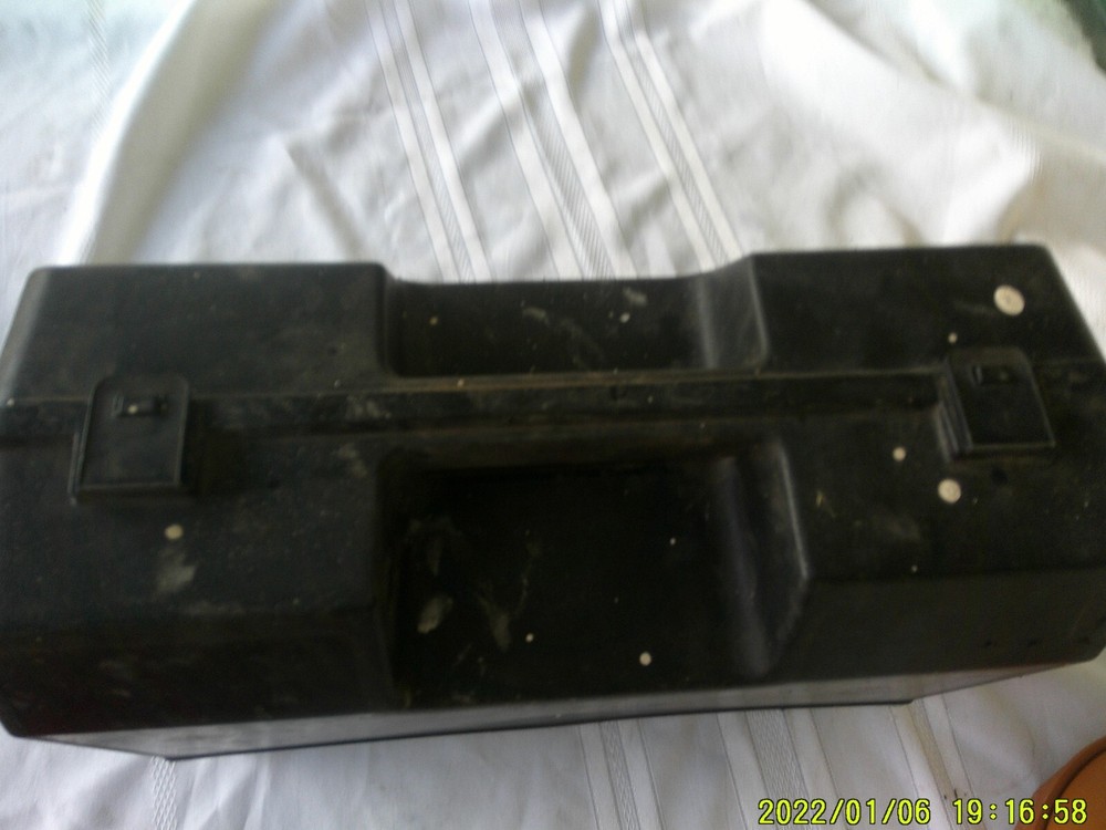 SHELL PLASTIC CARRY CASE FOR PAINT SPRAYER WEATHERED DIRTY