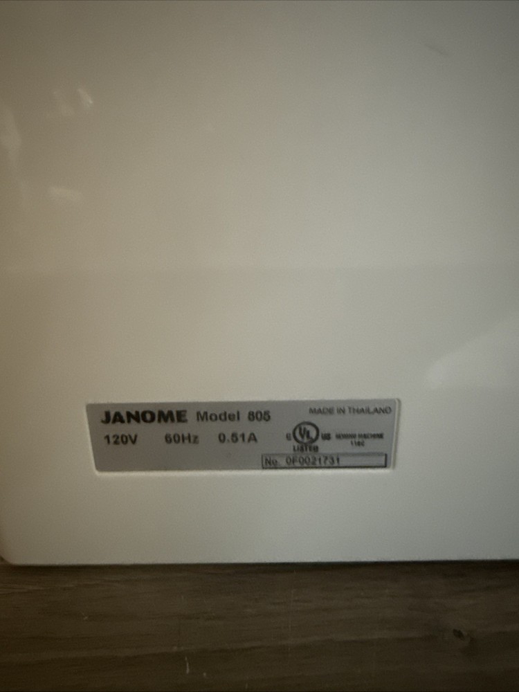 Janome MOD-805 Computerized Sewing Machine TESTED AND WORKING