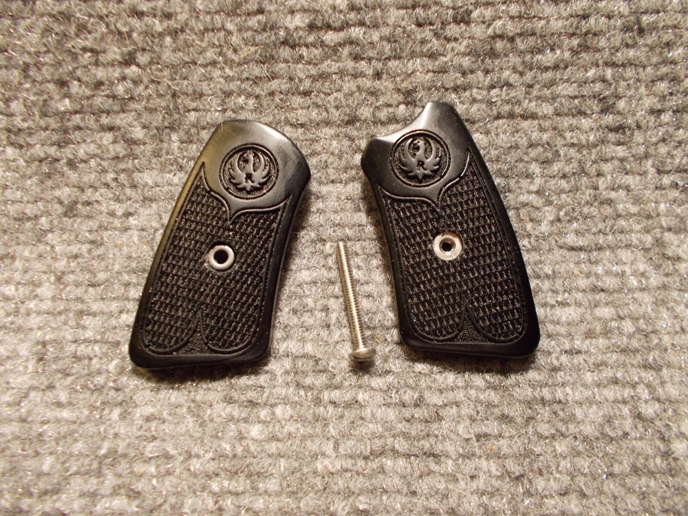 Custom Checkered Inserts for Ruger SP101 Black