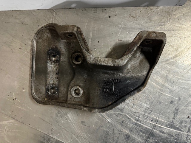 PETERBILT BRACKET-ENGINE MOUNT REAR 01-26971-001