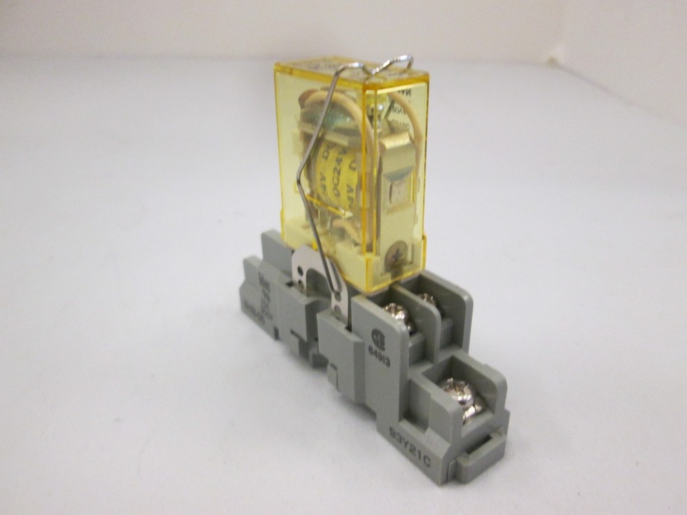 IDEC, RHIB-U Relay w/ SH1B-05 Relay Socket, Used