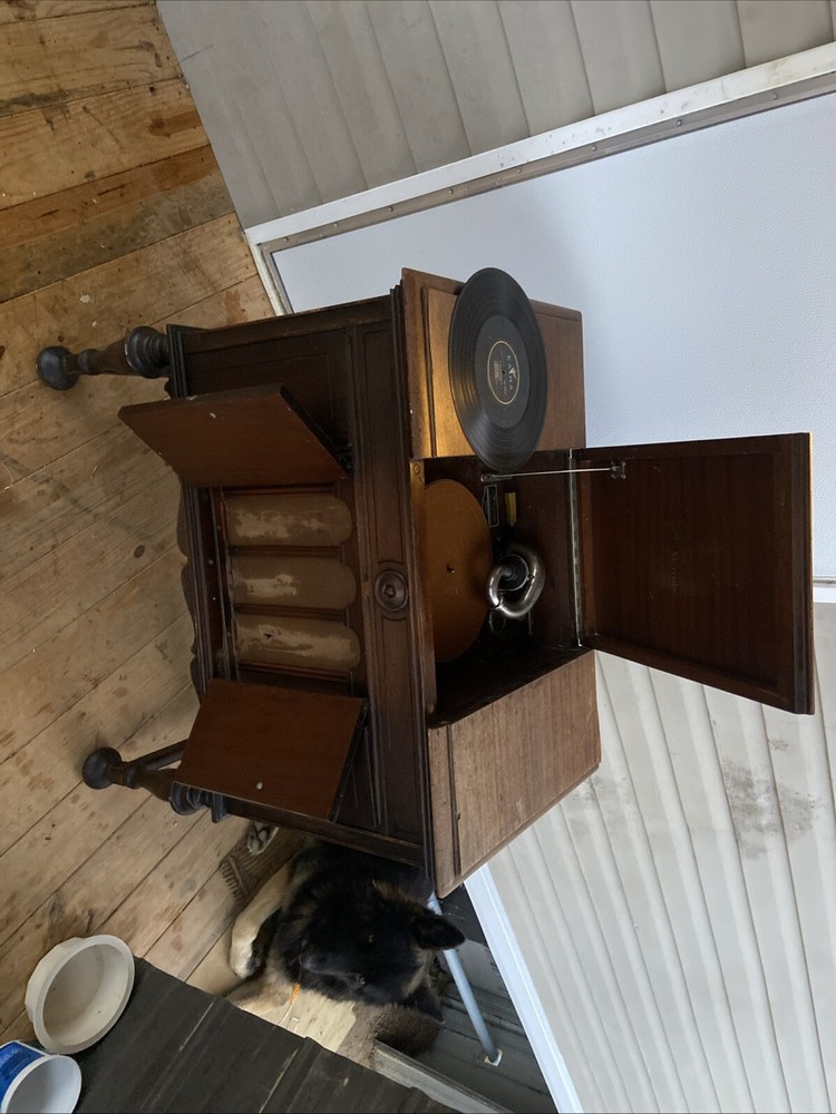 Victora Talking Machine