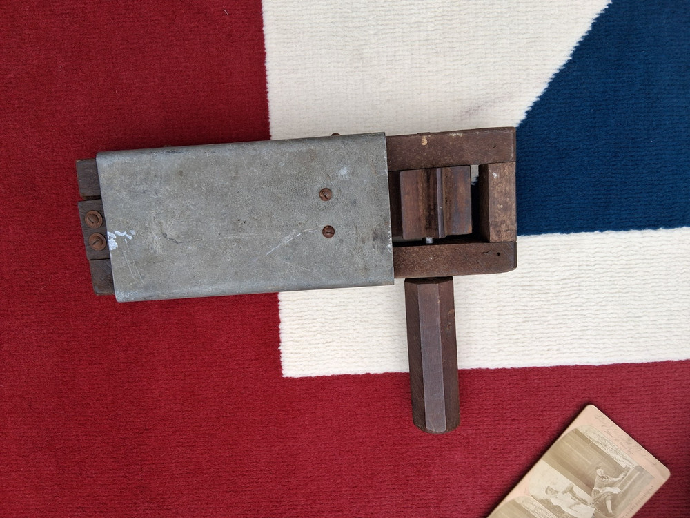 WW 11 HOME FRONT GAS RATTLE FULLY WORKING