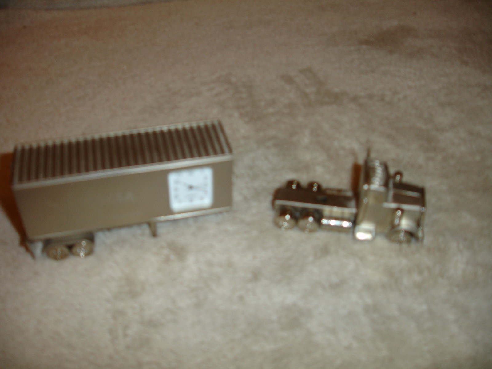 Adesa Little Rock Diecast Semi Truck 18 Wheeler Desk Clock 5.75" Silvertone