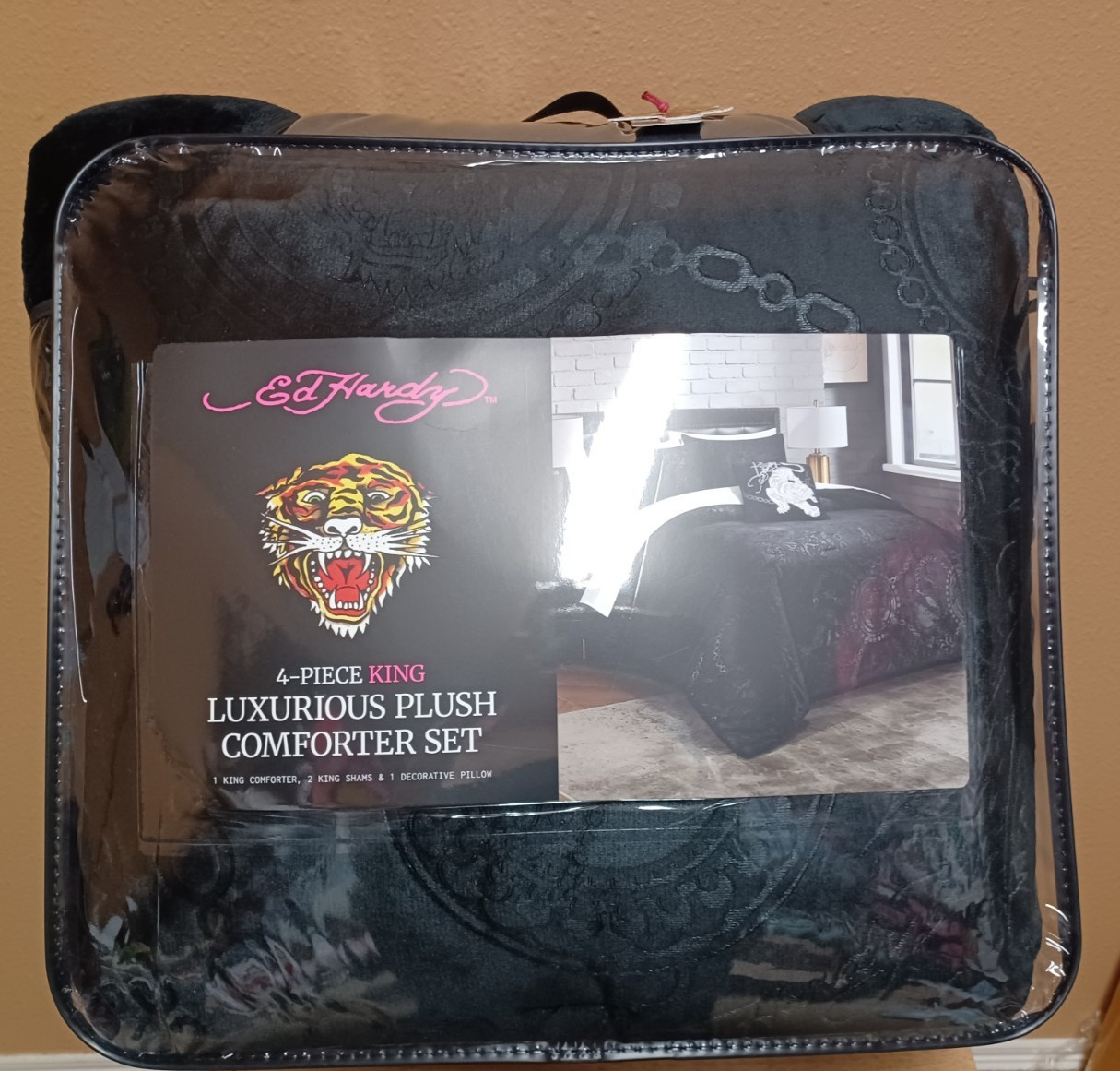 Ed Hardy Black Tigers&Tattoo Embossed Plush 4pc KING Comforter Set w/Pillow