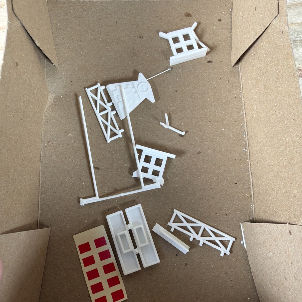 MPC Space: 1999 Hawk 10" Model Kit 1-1904