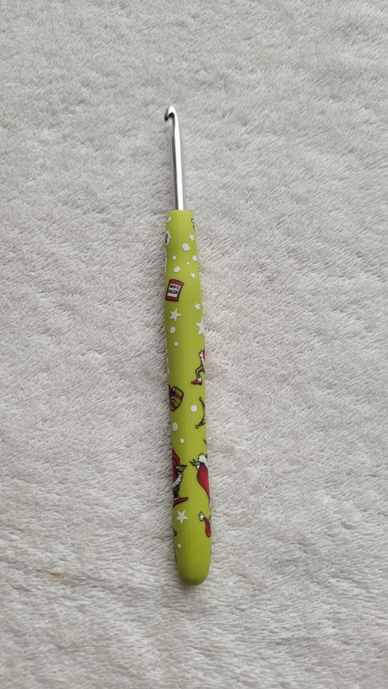 Preowned Grinch Wooble Ergonomic Crochet Hook