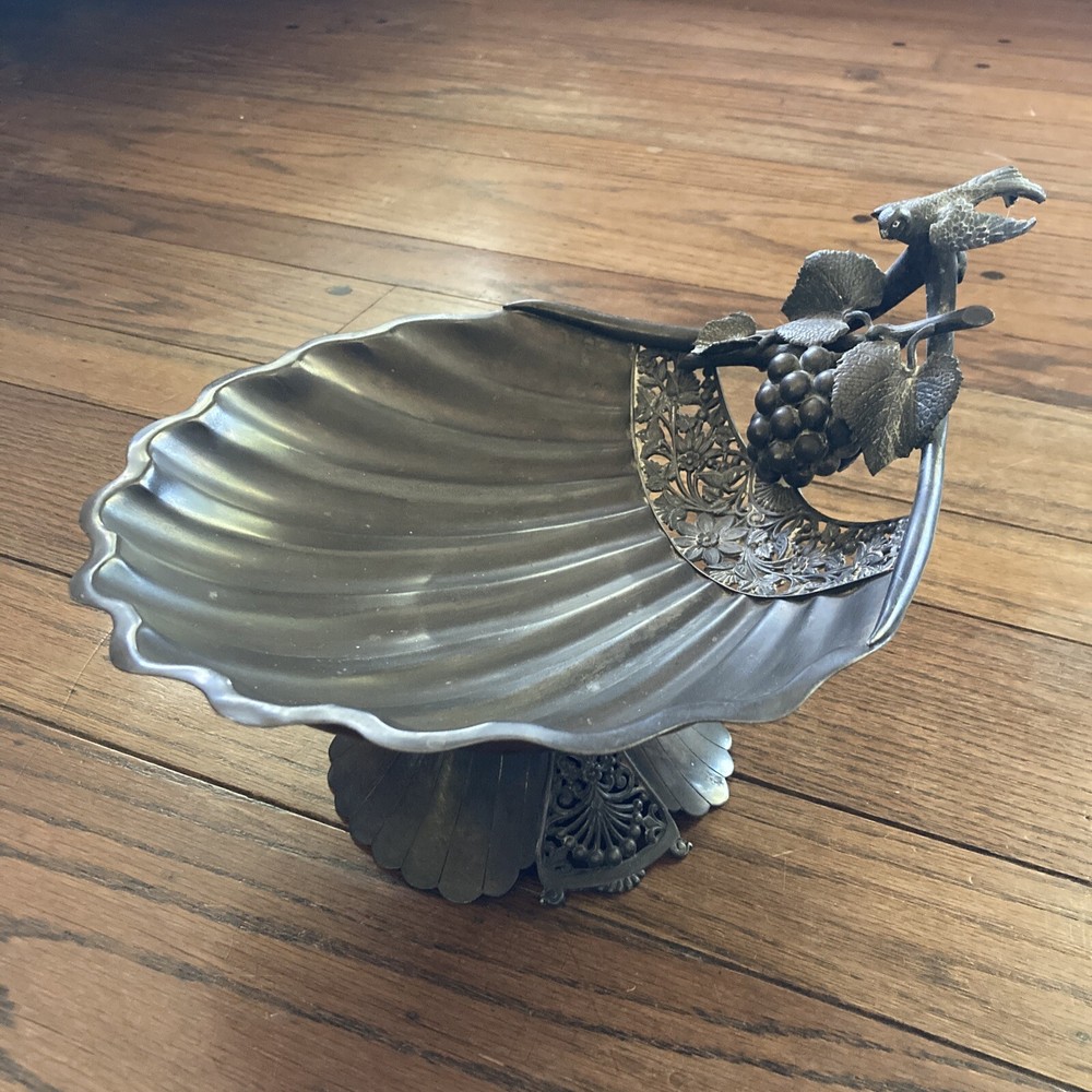 VINTAGE VICTORIAN SILVERPLATE Bird Grapes Fruit Large BOWL MIDDLETOWN PLATE CO