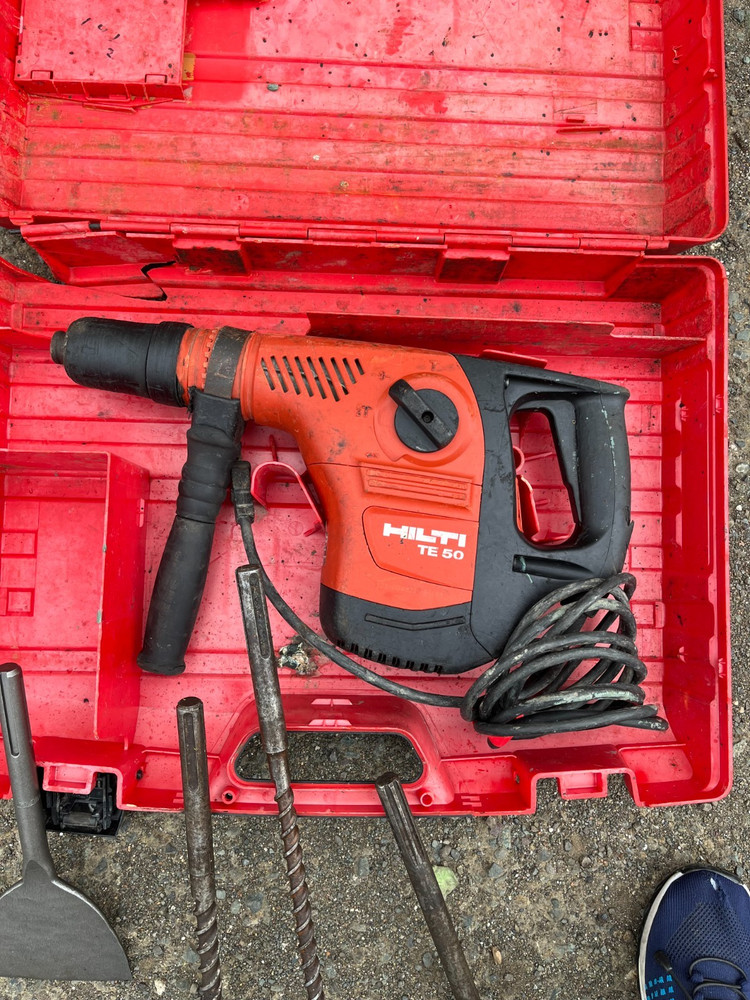 Hilti Hammer Drill TE 50 with 4 bits