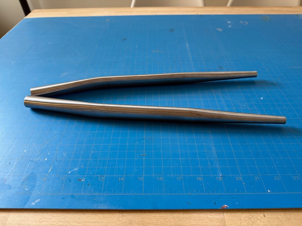 Round Oval Round Chain Stays