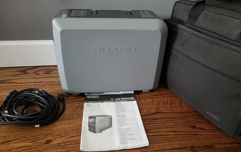 Sharp Vision XG-E650UB LCD Projector w/ Protective Case Manual & Power Cord